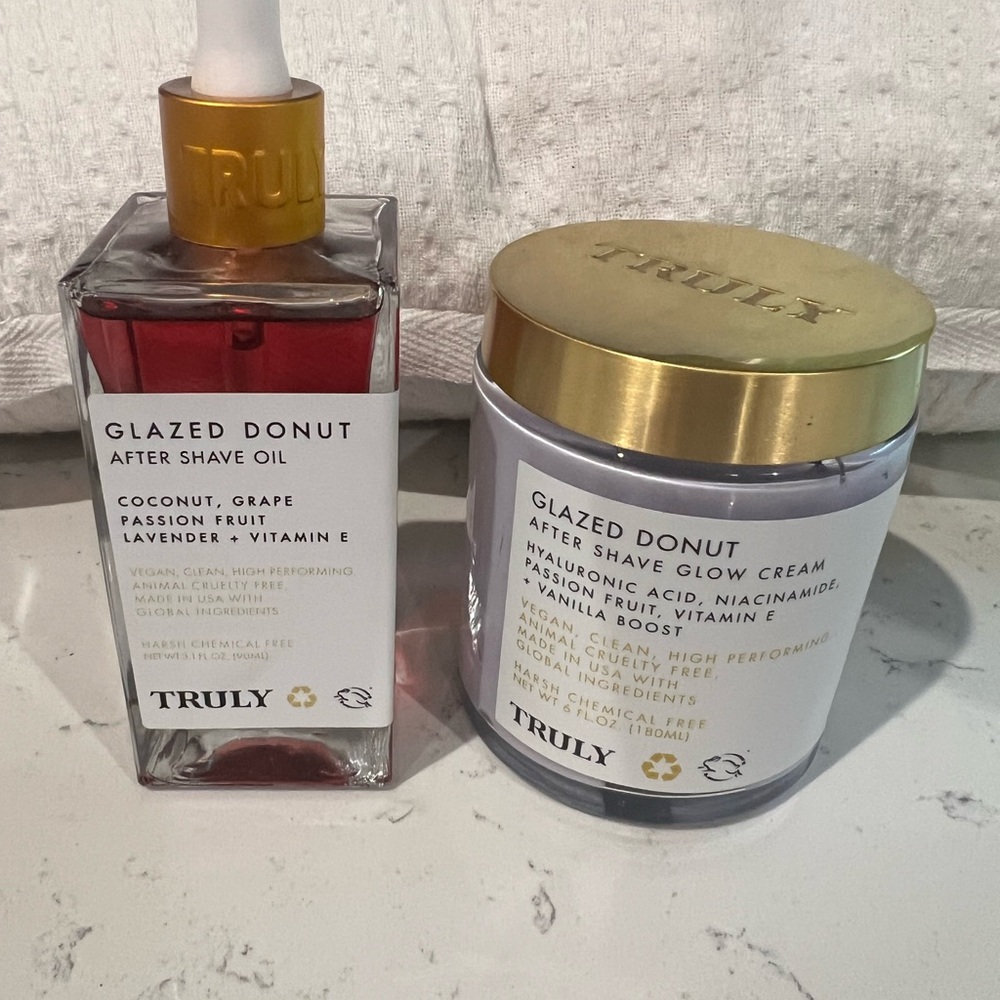 TRULY Glazed Donut After Shave Oil and Glow Cream Set